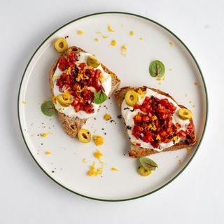 Брускета с запеченным перцем и страчателлой (200г)