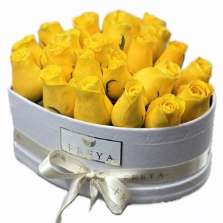 Cutie medie inima alba cu 21 trandafiri Bringhton