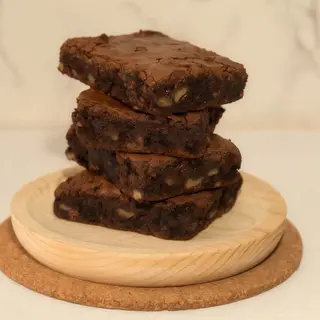 Brownie Artesanal Con Nueces (Porción 9cm x 9cm aprox.)