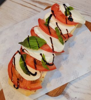Bruschetta De Mozzarella