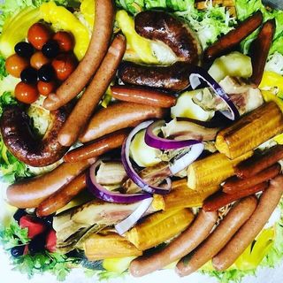 რაჭული ლორისა და სოსისების ხორუმი