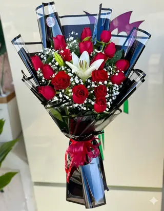 Bouqeut Rouge Avec Lisse Emballage Noir