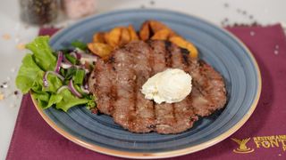 Pljeskavica sa kajmakom