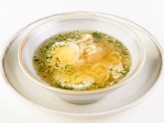 Курячий бульйон з домашньою куркою і пастою (250г)