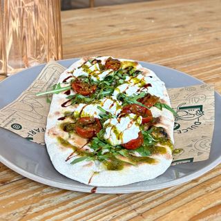 Burrata y tomates confitados