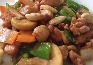 Pollo Con Almendras