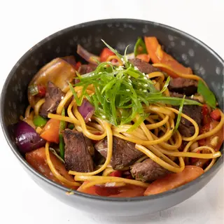 Tallarín Saltado criollo
