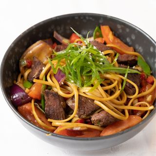 Tallarín Saltado criollo