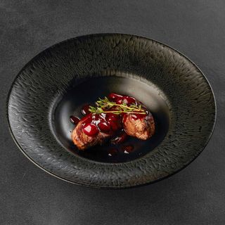 Яловичина під вишневим соусом (250г)0