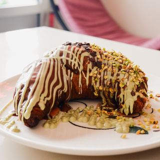 Pistacija-čokolada kroasan