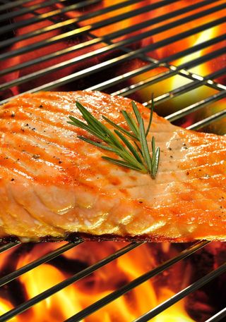 Lomo de Salmón a La Brasa con Patatas