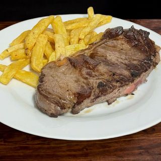Entrecot de ternera a la plancha con patatas fritas