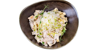 Феттучини с курицей и запеченным баклажаном