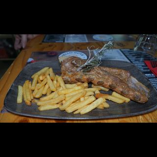 Ribs in salsa bbq con patate al forno