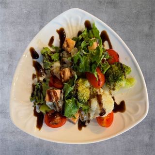 Тёплый салат с сёмгой