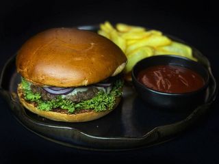 Бургер з сиром дорблю (360/110/50г)