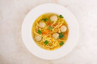 Бульйон з польпете та домашньою локшиною (300г)