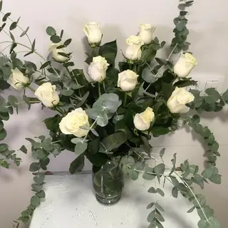Docena de rosas blancas
