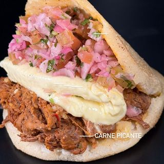 AREPA LATINA+PATATAS+BEBIDA