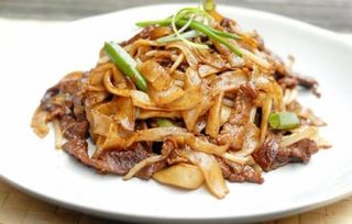 24.Tagliatelle di riso con manzo e verdure