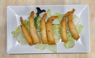 11A. Rollos de mariscos fritos (6 uds)