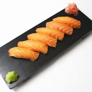 Nigiri De Salmón (6 Uds.)
