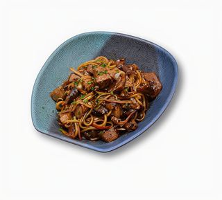 Jajangmyeon De Pato Asado Con Vegetales Al Wok