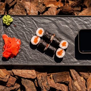 Макі з лососем