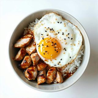 Bol de pollo picante estilo Hunan