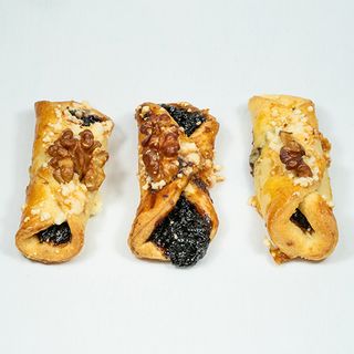 Сливови сладки с пармезан