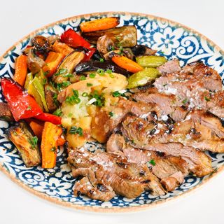 Пуешки стек с печени зеленчуци-360гр