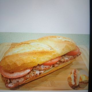 Bocadillo De Lomo Con Tomate Y Queso