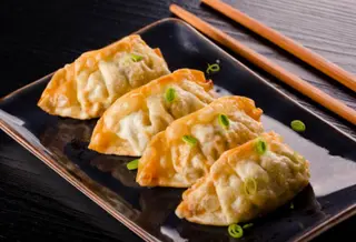 2. Gyozas De Carne (4 Uds.)