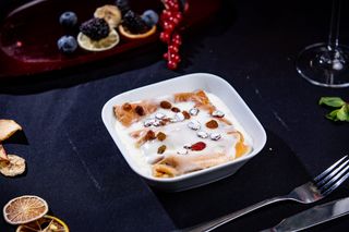 Clatite cu branza de vaci si stafide