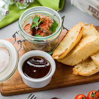 Ніжний паштет з яблучним конфітюром (100/60 г)