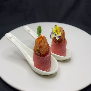 47. Gunkan tuna flower (2 piezas)