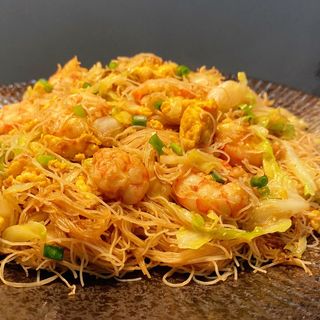 Fideo chino con gambas 