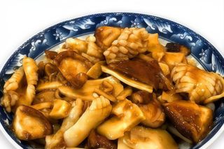 Sepia Con Setas Chinas Y Bambú