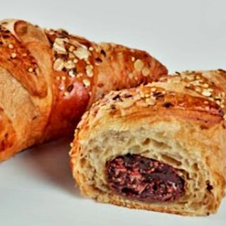 Croissant de cereales relleno de chocolate