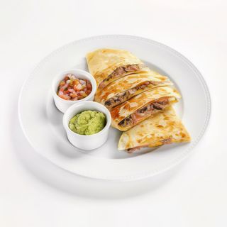 Кесаділья з яловичиною (280/40/40г)