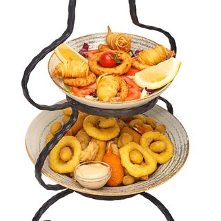 Fritto Misto + 1 sticla de vin Hanu Sararie pentru 2 persoane