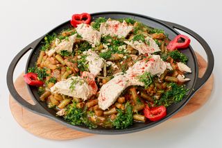 Mâncare de fasole verde cu pui