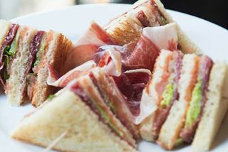 Crudo & Bufala Club sandwich 4 pezzi