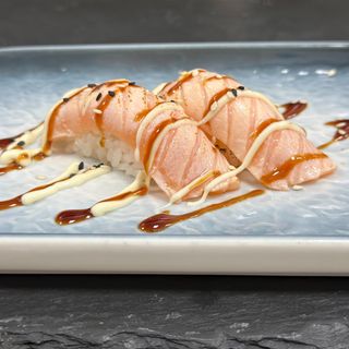 Nigiri sake flambe