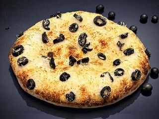 Focaccia cu parmezan și măsline (340g)