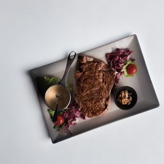 Tagliata di Manzo con Funghi e Grana