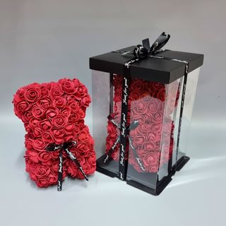 Ursulet din trandafiri artificiali rosii, in cutie cadou