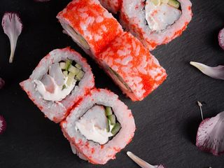 CALIFORNIA Z KREWETKAMI (240g)