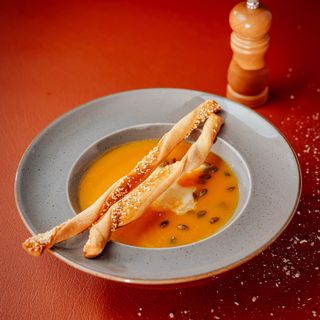 Тыквенный крем суп со страчателлой 