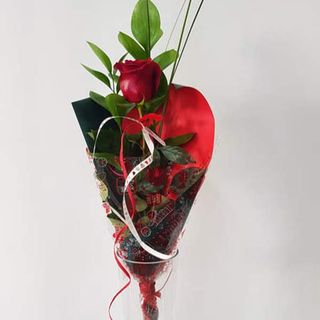 Rosa roja decorada